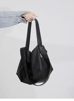 2024 Γυναικεία ευέλικτη τσάντα Tote με στρεβλό Straddle Instagram Design και μεγάλη χωρητικότητα