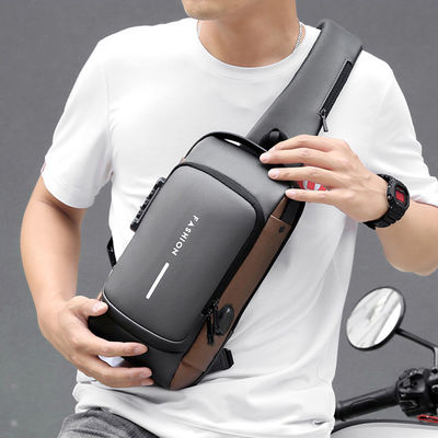 2023 Τελευταία μόδα ανδρική crossbody τσάντα με υδατοασφαλές σχεδιασμό και προσαρμοσμένο λογότυπο