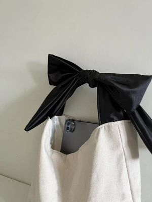 Πολυεστέρας επιφάνειας Περιβαλλοντικά φιλική ανακυκλωμένη μαύρη λαβή Custom Logo Τυπωμένη τσάντα για ψώνια