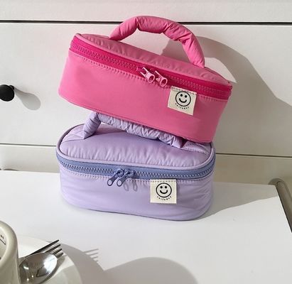 Προσαρμοσμένη τσάντα μακιγιάζ από κορεατικό πολυεστέρα για την αποθήκευση άνοιξης παράδοση σε 15 ημέρες