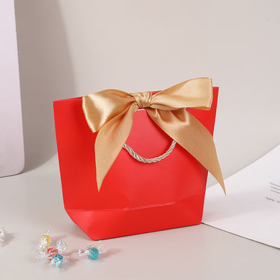 Συσκευή χαρτοσακούλας δώρου με λαβή για ειδικά ρούχα