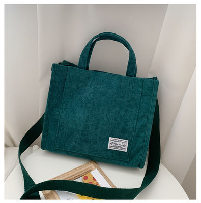 Μοντέλα Crossbody Corduroy Tote Bag με ρυθμιζόμενο λουρί με προσαρμοσμένο λογότυπο