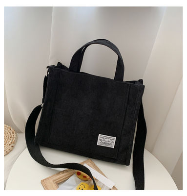 Μοντέλα Crossbody Corduroy Tote Bag με ρυθμιζόμενο λουρί με προσαρμοσμένο λογότυπο